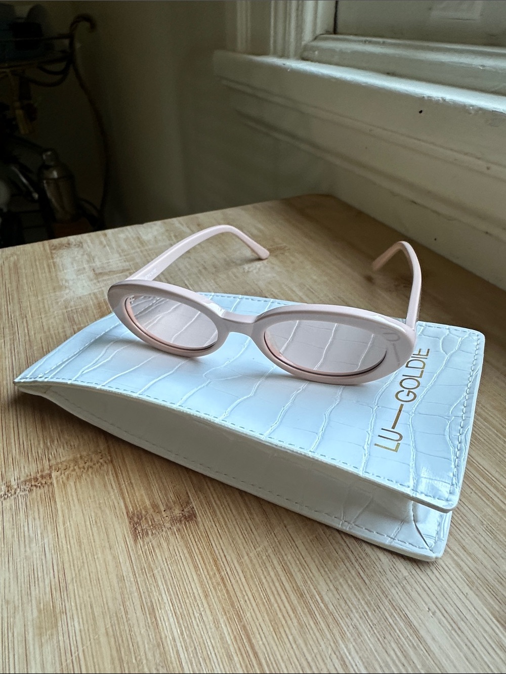 LU GOLDIE Sylvie Blush Pink Oval Sunglasses – With Orignial White Case